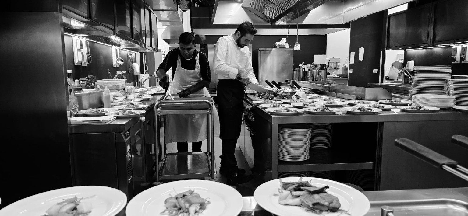 Brigata di cucina collegata al lavoro operativo DemiChef